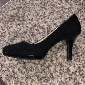Bandolino, Black Suede 5.5 heels